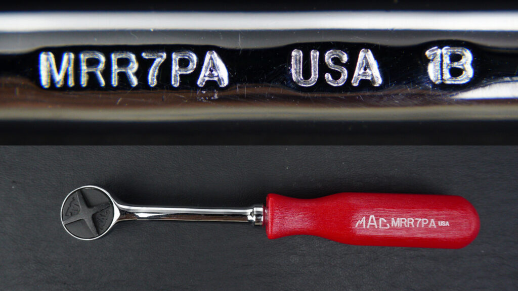 マックツールズ(MAC TOOLS)のラチェット「MRR7PA」と、製造時期を示すイヤーマーク「1B」の刻印の拡大写真