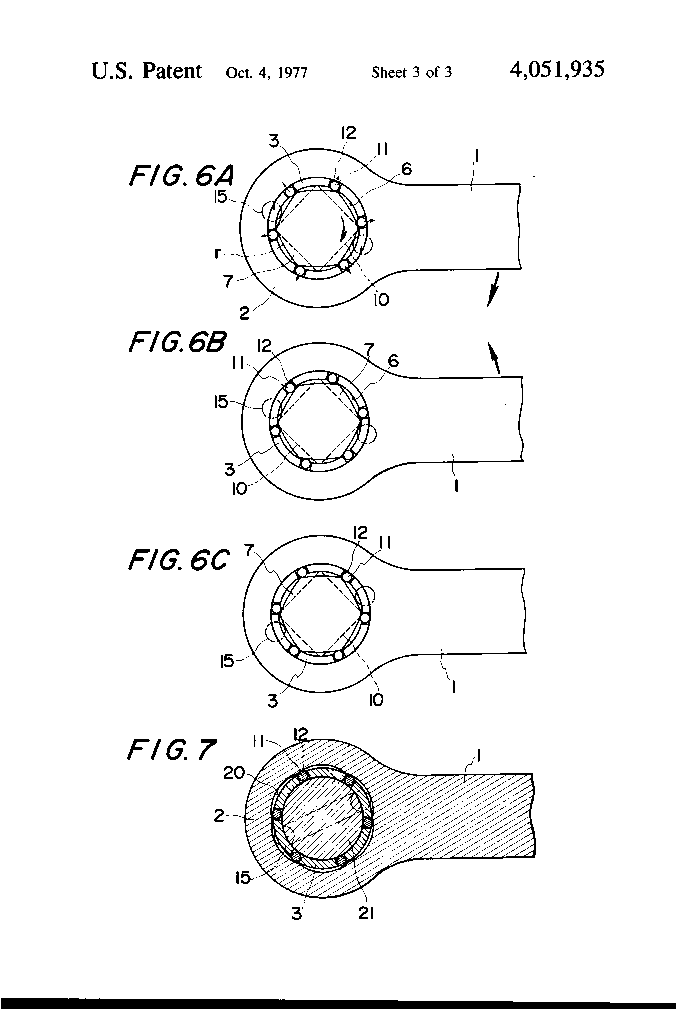 米国特許US4051935Aより引用したNKCギアレスレンチの動作原理を示す断面図（FIG.6A〜6C）。六角軸と外側の円筒の間にあるローラーが、回転によって狭い隙間に食い込みロックされる「楔（くさび）効果」のプロセスがコマ送りで描かれている。
