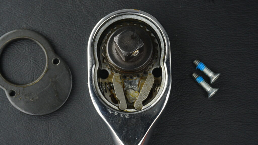 PROTO 5249 ラチェットの内部機構（2爪式 Dual-Pawl Mechanism）と固定ネジ