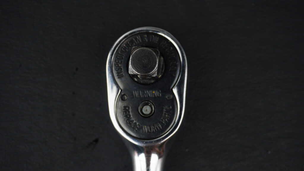 Snap-on(スナップオン) F720 3/8DR 20‑toothのヘッド部分の裏側、裏蓋