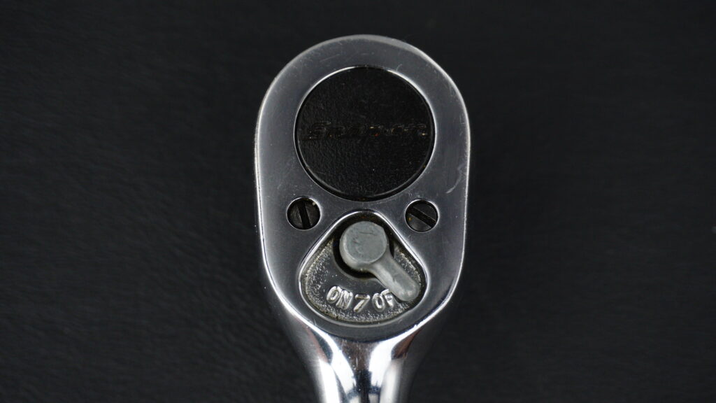 Snap-on(スナップオン) F720 3/8DR 20‑toothのヘッド部分のアップ、スイッチOFF