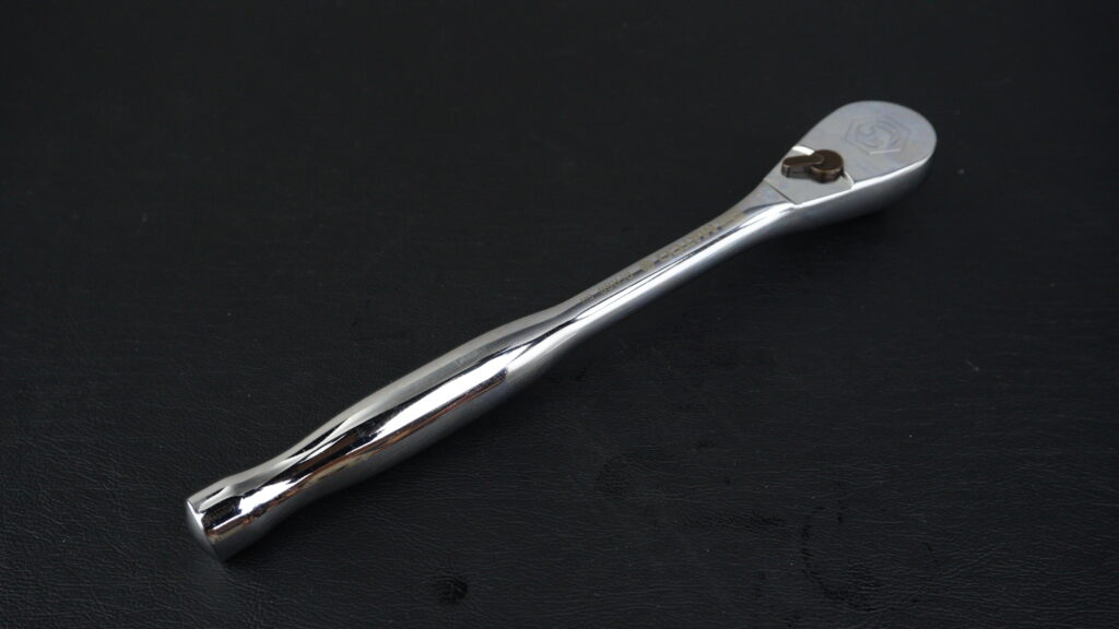 MATCO TOOLS(マトコツールズ) 3/8dr 88ギアラチェット BFR88の全体画像。美しいクロームメッキとストレートハンドルの形状。