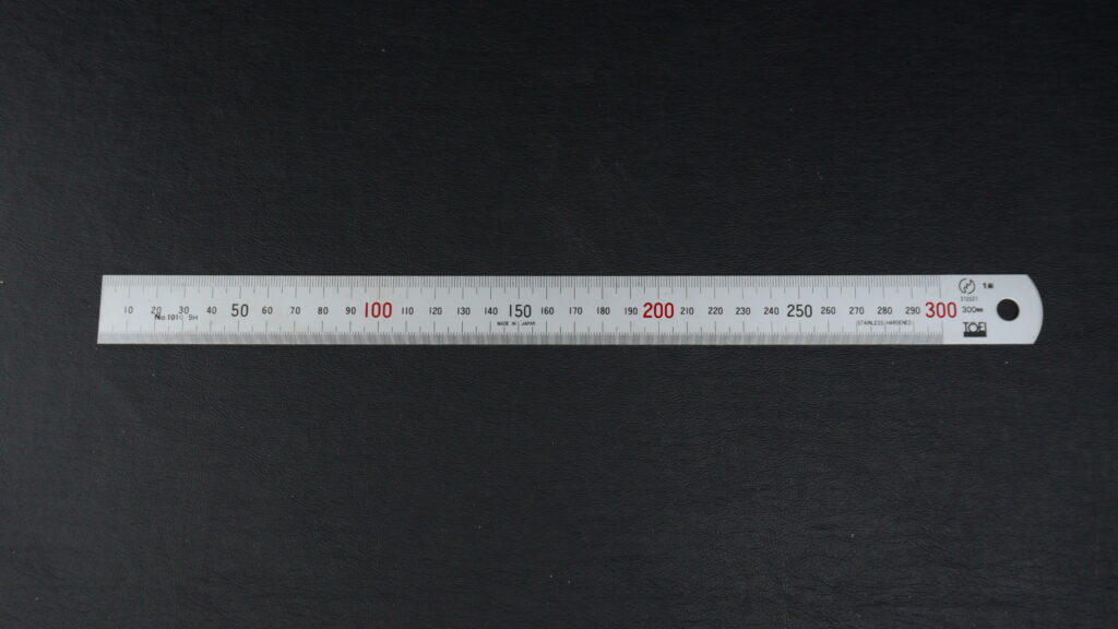 TOEi製、スチール定規 JIS 1級スケール 300㎜ 全体像