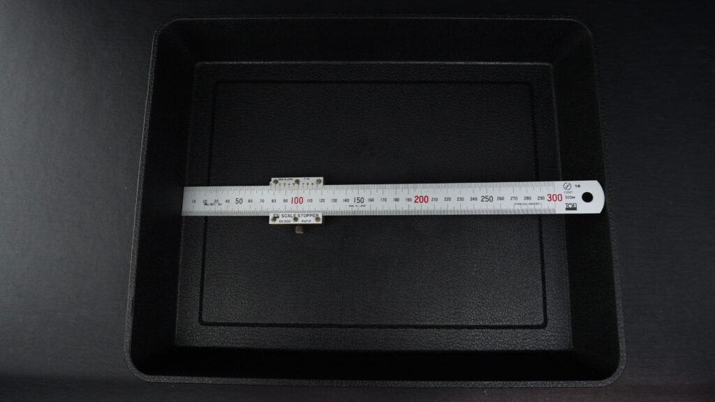 TOEi製、スチール定規 JIS 1級スケール 300㎜では内寸を測れない