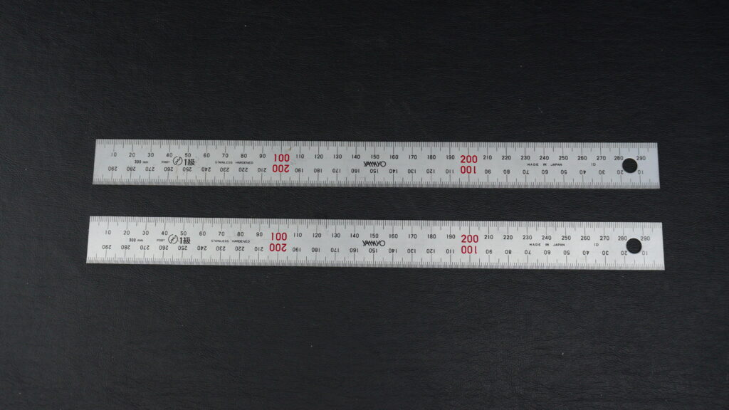 YAMOYO（ヤマヨ測定機株式会社）　ユニオン直尺　GU30 両基点両切タイプ 定規2本、全体像