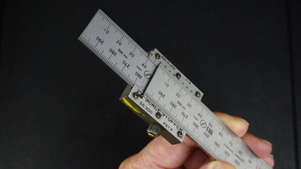 スケールストッパーに2枚は入らないことの説明写真