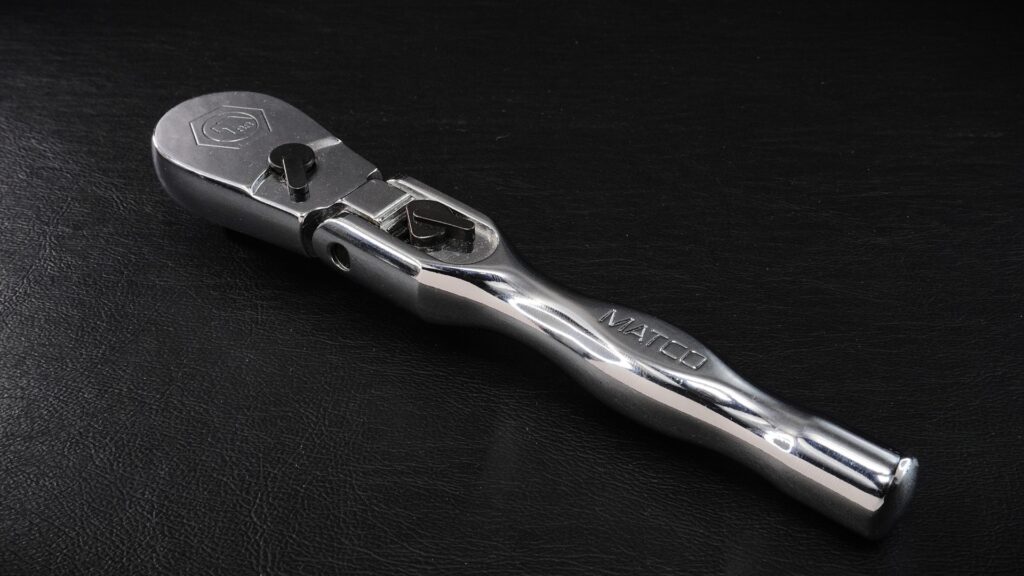 メタディスクリプション（110〜120文字程度）
MATCO TOOLS（マトコツールズ）の3/8ラチェット「BFR68LF」を実測レビュー。全長・重量・ヘッド厚の実測値に加え、軽快な空転トルクの測定結果、USA刻印がない理由と型番末尾のデートコードから読み解く製造国の真態まで徹底解説します。
